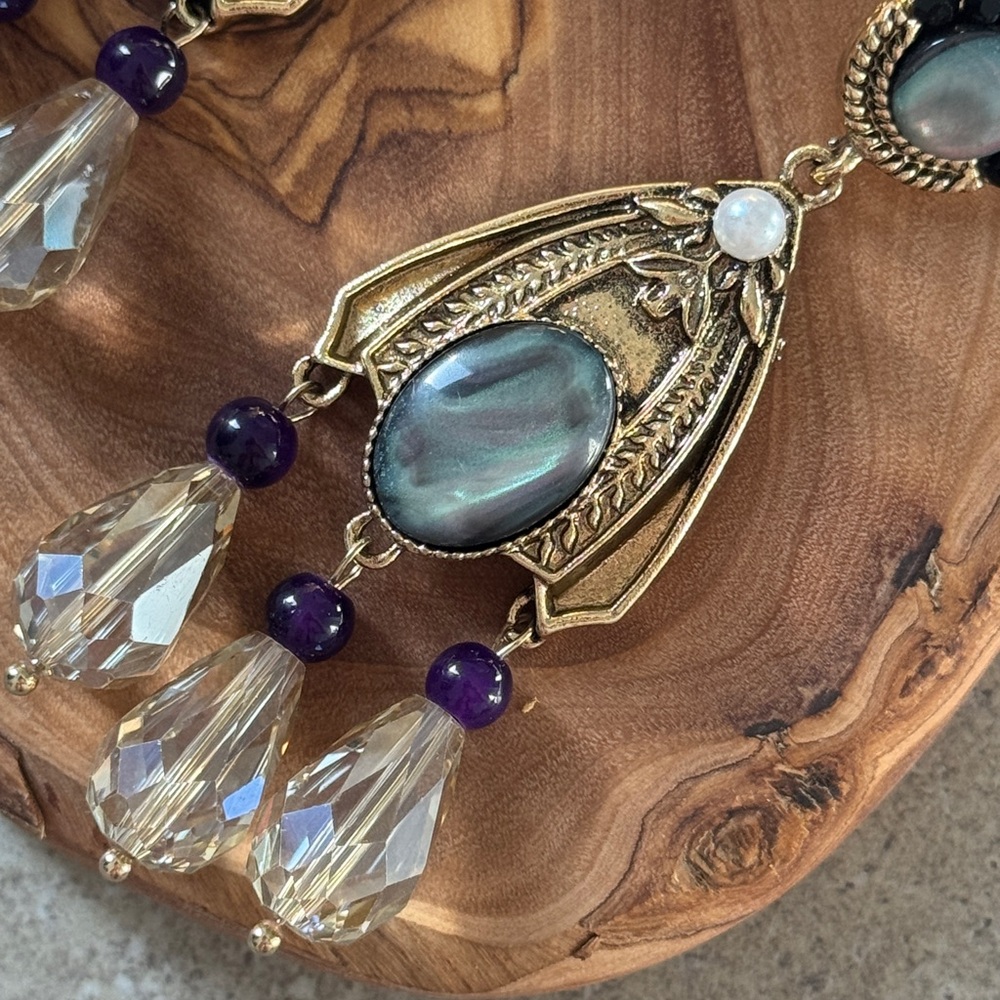 ๐4/$30 New Elegant Gold and Purple Dangle Earrings - Picture 5 of 5